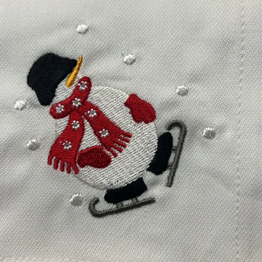 NEW set of 8 Crate & Barrel 100% cotton Embroidered Snowman 10” cocktail napkins